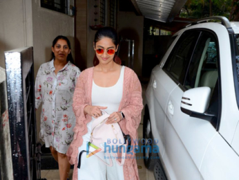 Ileana D'Cruz snapped at Matrix office in Bandra