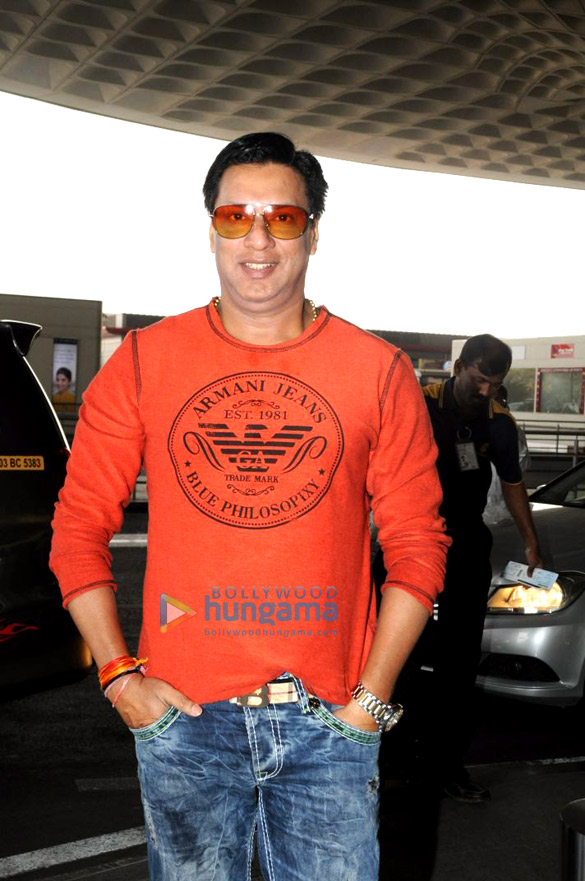 ileana dcruz karisma kapoor and others snapped at the airport 3