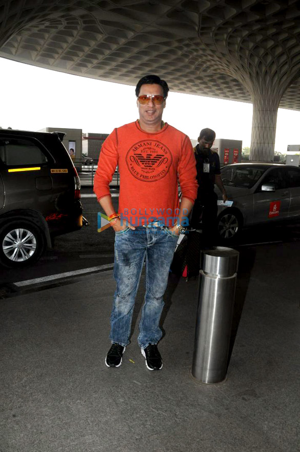 ileana dcruz karisma kapoor and others snapped at the airport 5