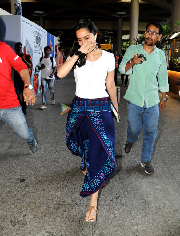 ileana dcruz and ahaan panday snapped at the airport 12