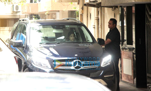 janhvi kapoor spotted at gym in bandra 2
