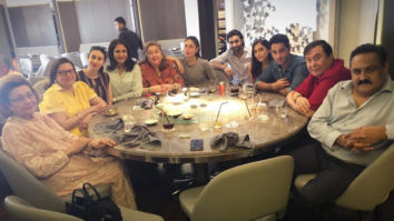 Kareena Kapoor Khan and Karisma Kapoor join their extended family for lunch