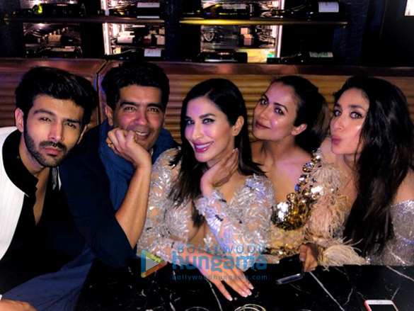 kareena kapoor khan and kartik aaryan walk the ramp for manish malhotra 6