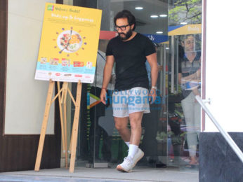 Kareena Kapoor Khan, Saif Ali Khan, Kunal Khemu and Soha Ali Khan snapped with their kids Taimur Ali Khan and Inaaya Naumi in Bandra