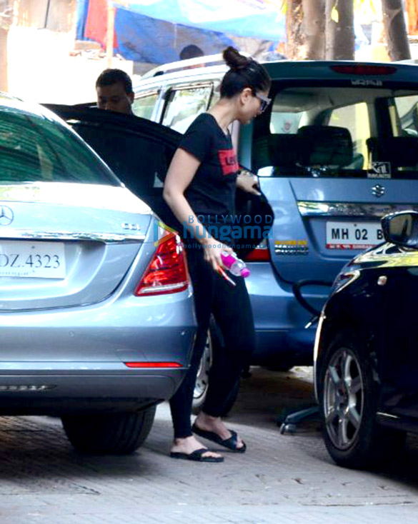 kareena kapoor khan snapped at the gym in bandra 4
