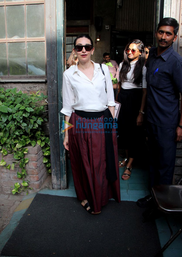 Karisma Kapoor spotted at Pali Village Cafe in Bandra Karisma Kapoor spotted at Pali Village Cafe in Bandra
