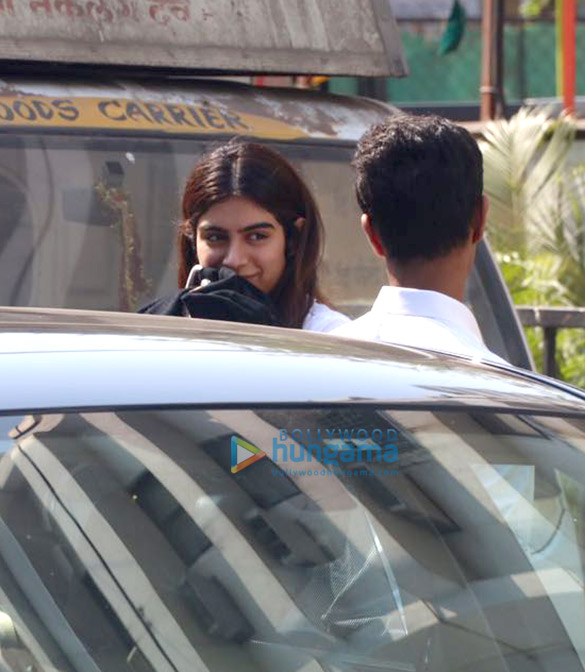 khushi kapoor snapped with her boyfriend 1