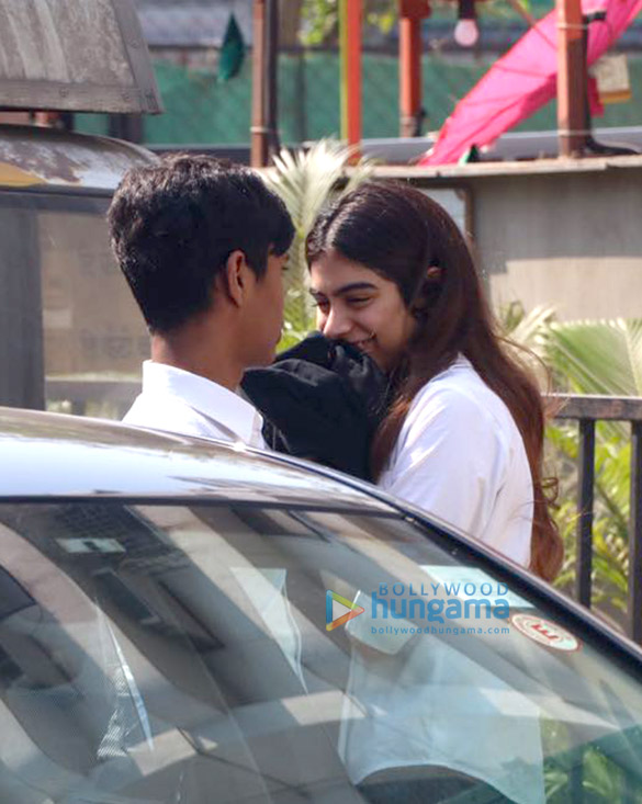 khushi kapoor snapped with her boyfriend 4