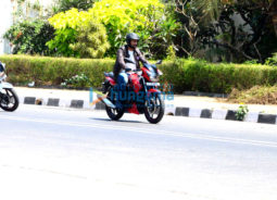 Mahendra Singh Dhoni snapped as he takes a ride in Bandra