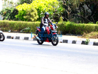 Mahendra Singh Dhoni snapped as he takes a ride in Bandra