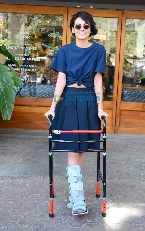 mandana karimi snapped at sequel cafe in bandra 2