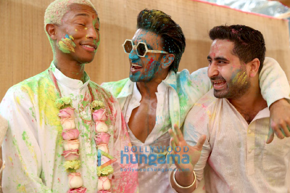 pharrell williams snapped with ranveer singh and dj khushi soni 2