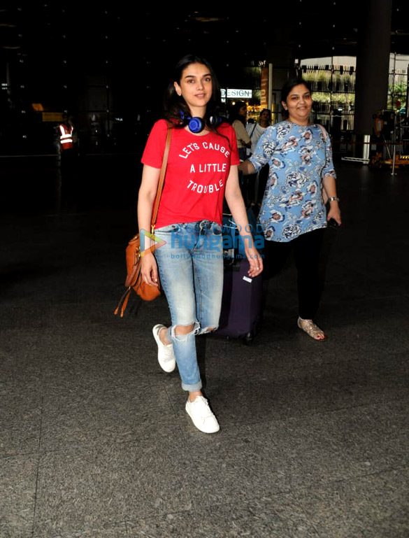 pooja hegde tamannaah bhatia and others snapped at the airport5 2