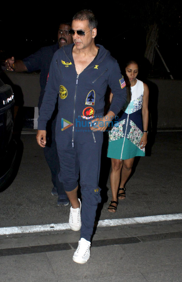 ranveer singh deepika padukone and others snapped at the airport 6 2