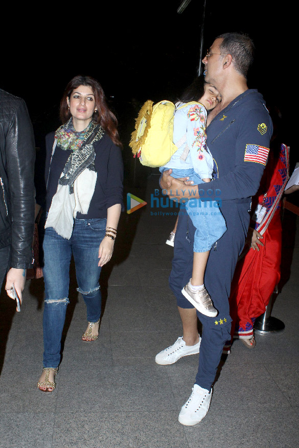 ranveer singh deepika padukone and others snapped at the airport 7