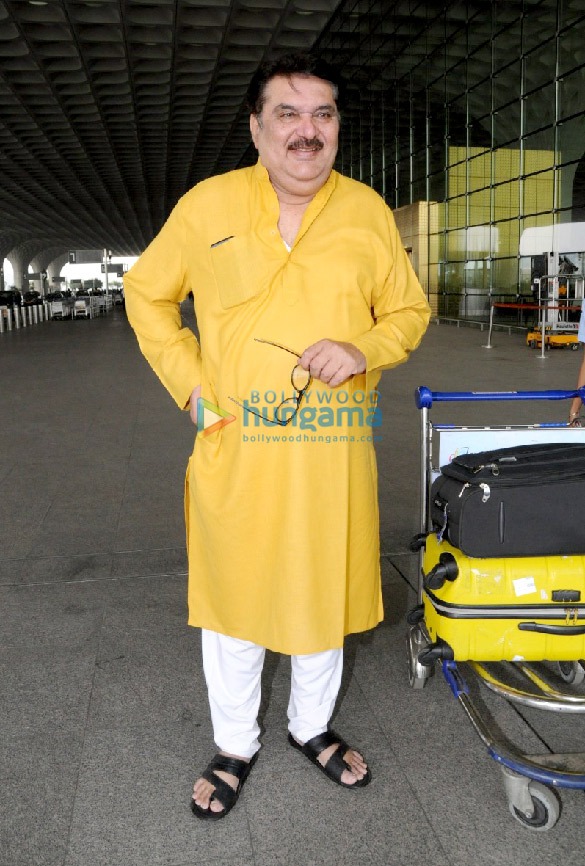 ranveer singh deepika padukone and others snapped at the airport1