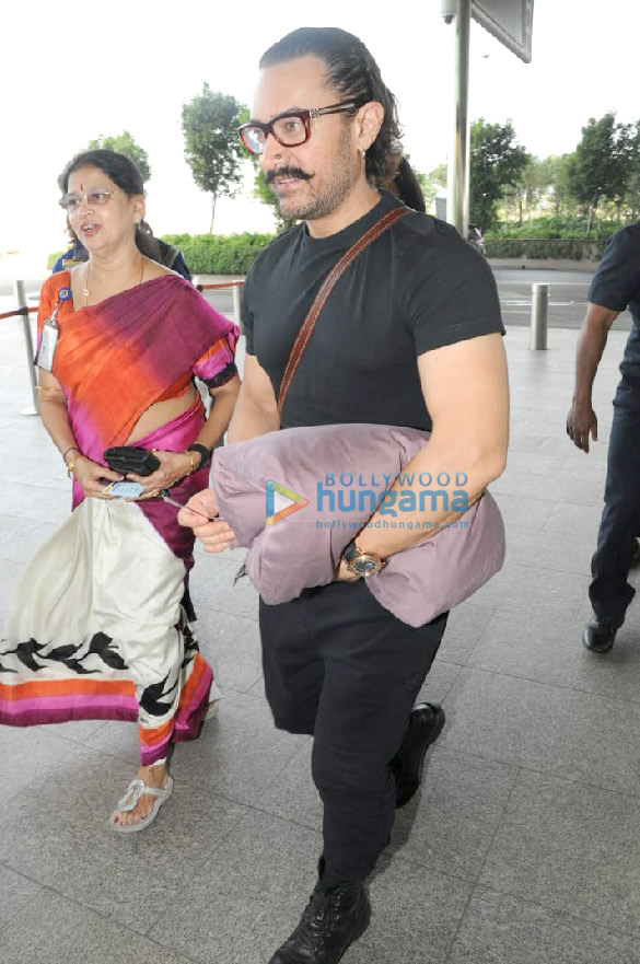 ranveer singh deepika padukone and others snapped at the airport3 5
