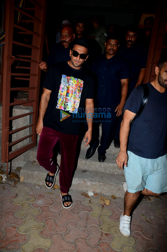 ranveer singh snapped post shooting for gully boy in bandra 1