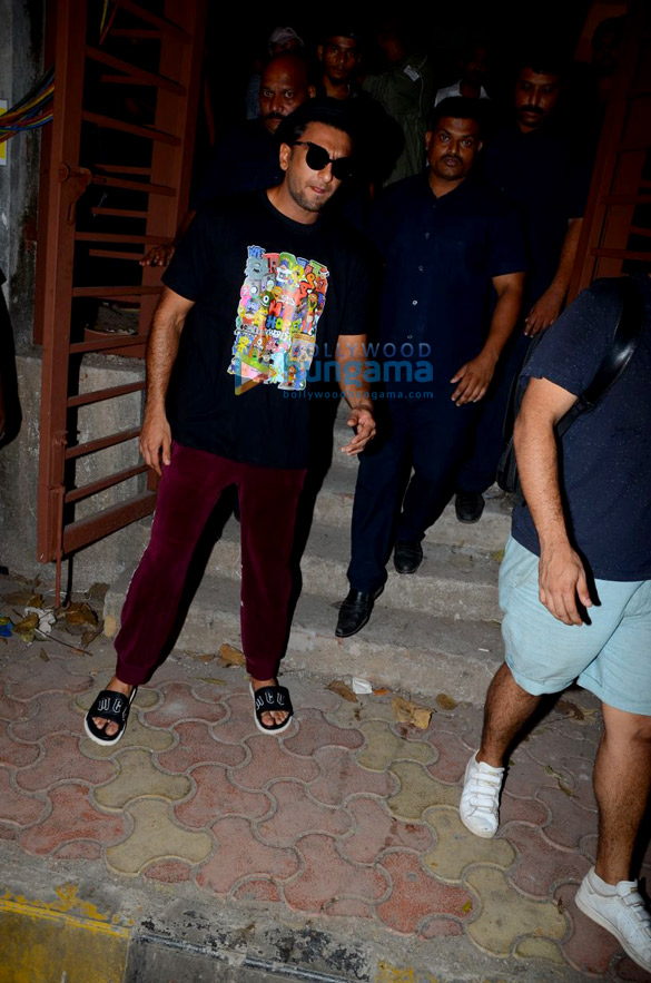 ranveer singh snapped post shooting for gully boy in bandra 3