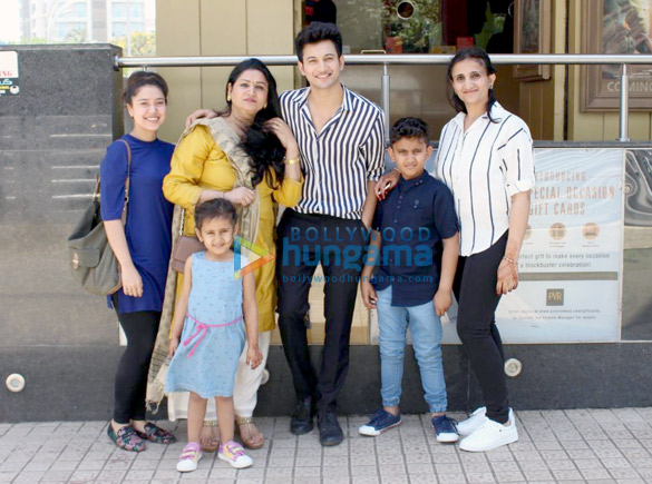 rohit saraf snapped with his family 3