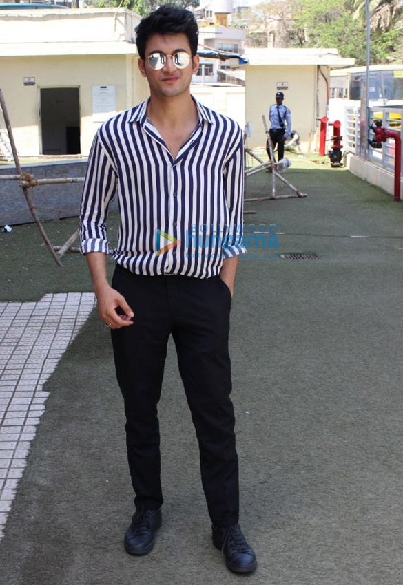 rohit saraf snapped with his family 5