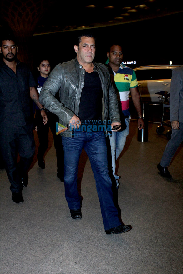 salman khan deepika padukone and rani mukerji and others snapped at the airport 11