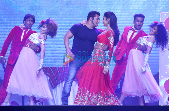 salman khan katrina kaif and others at da bangg the tour pune 10