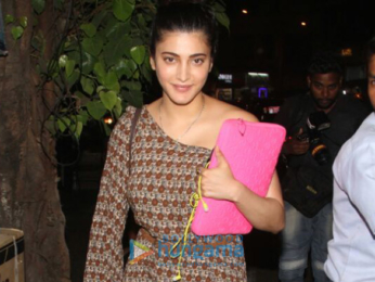 Shruti Haasan snapped at Pali Village Cafe in Bandra