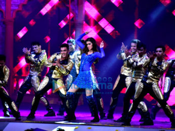 Sidharth Malhotra, Kriti Sanon and Madhuri Dixit perform at Mumbai T20 opening ceremony
