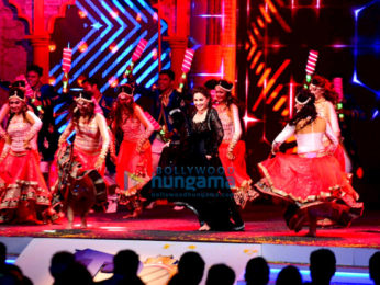 Sidharth Malhotra, Kriti Sanon and Madhuri Dixit perform at Mumbai T20 opening ceremony