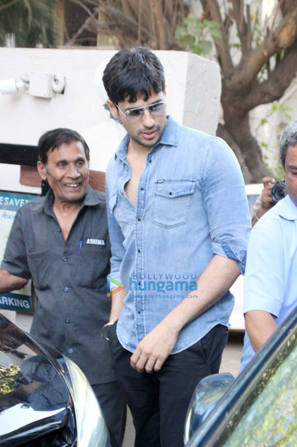 sidharth malhotra snapped at matrix office 4