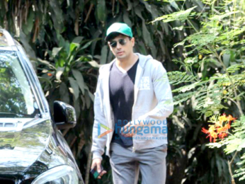Sidharth Malhotra spotted at dance class in Bandra
