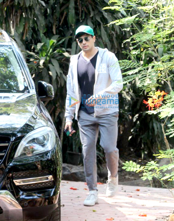 sidharth malhotra spotted at dance class in bandra 2
