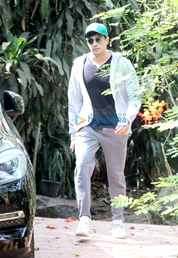 sidharth malhotra spotted at dance class in bandra 3