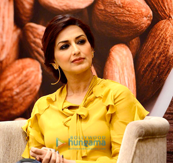 sonali bendre graces the panel discussion on working mothers dilemma of ensuring health of the family 3