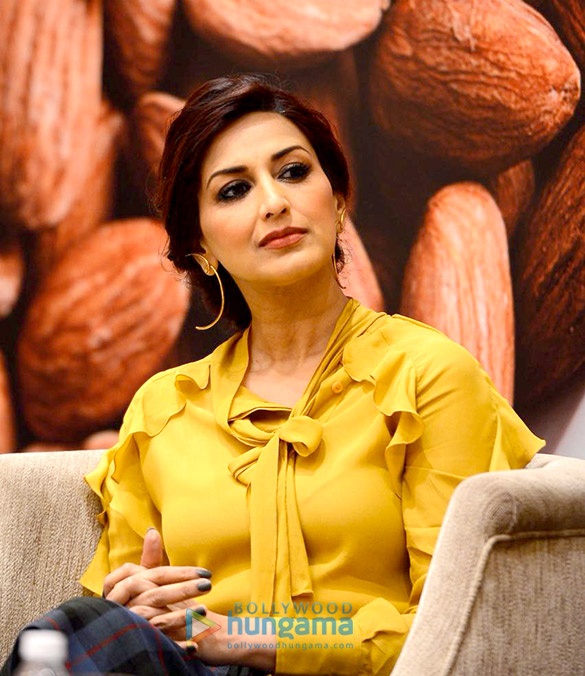 sonali bendre graces the panel discussion on working mothers dilemma of ensuring health of the family 5