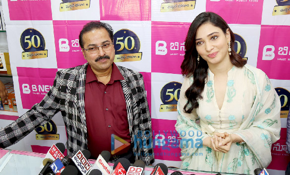 tamannaah bhatia launches the b new smart mobile store 6