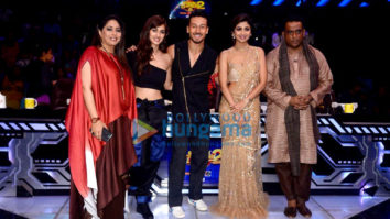 Tiger Shroff and Disha Patani snapped promoting ‘Baaghi 2’ on sets of Super Dancer Chapter 2