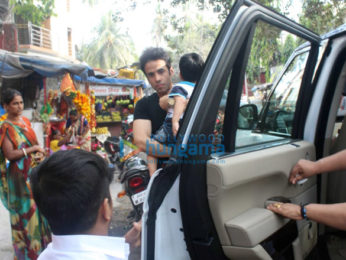 Tusshar Kapoor snapped at a temple in Juhu