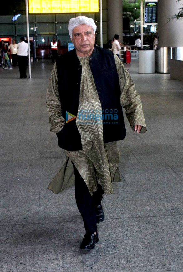 vaani kapoor anil kapoor and others snapped at the airport 8