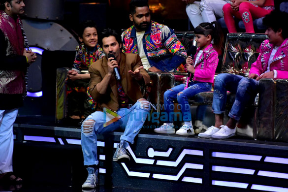 varun dhawan snapped on the sets of the show super dancer 2 2