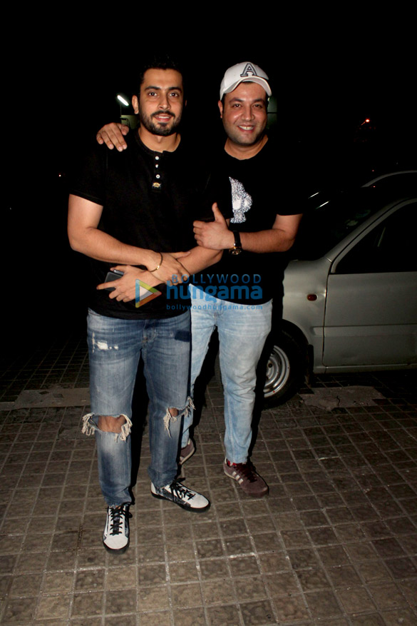 varun sharma snapped with friends at juhu pvr 4