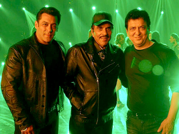Salman Khan and Dharmendra twin in black with Sajid Nadiadwala for a song shoot for Yamla Pagla Deewana Phir Se