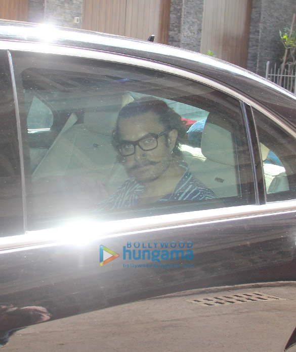 aamir khan spotted at his mothers house in bandra 2