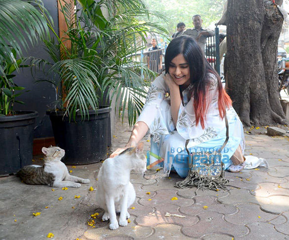 adah sharma spotted at a cafe 2