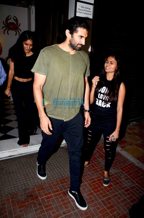 aditya roy kapur spotted with a girl outside a hotel in bandra 4