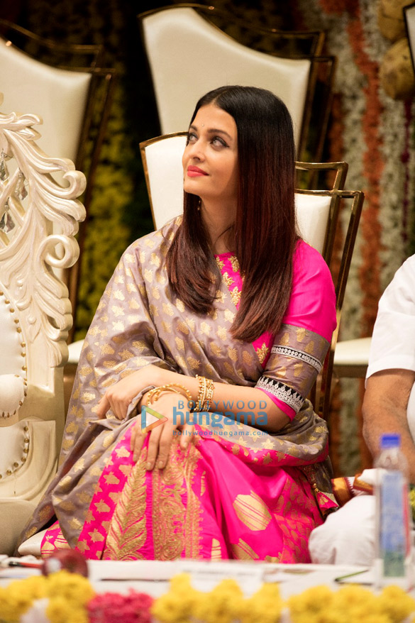 aishwarya rai bachchan honored with the woman of substance award by the bunts community 2