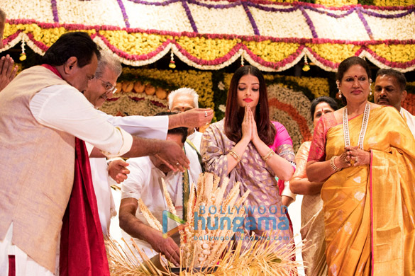 aishwarya rai bachchan honored with the woman of substance award by the bunts community 5