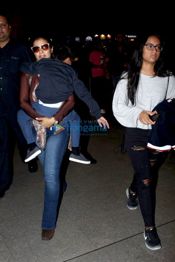 ajay devgn kajol shraddha kapoor and others snapped at the airport 5