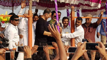 PICS: Akshay Kumar showcases his philanthropic side for the people of Satara and it is truly heart-touching